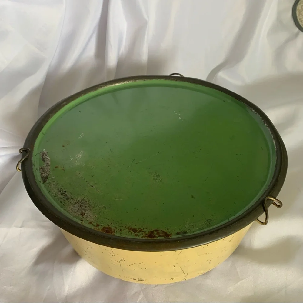 Metal Tin Yellow Green Cake Carrier Lockable VTG Collectible Mid-century Fair